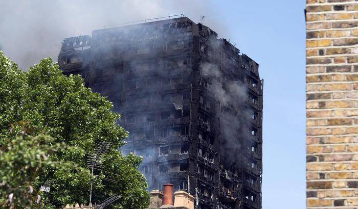 Saluti da Londra. La Tomba nel Cielo ci costringe a guardarla