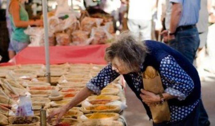 Renzi o Monti? Chi ha fatto davvero aumentare la povertà