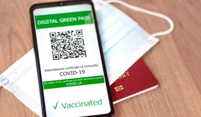 Obbligo vaccinale e Green Pass: Moro contro Draghi